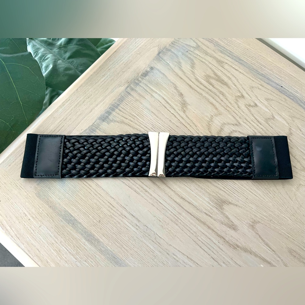 Fina Firenze Medium black woven/silver clasp with elastic back. 2.5” W x 32” L